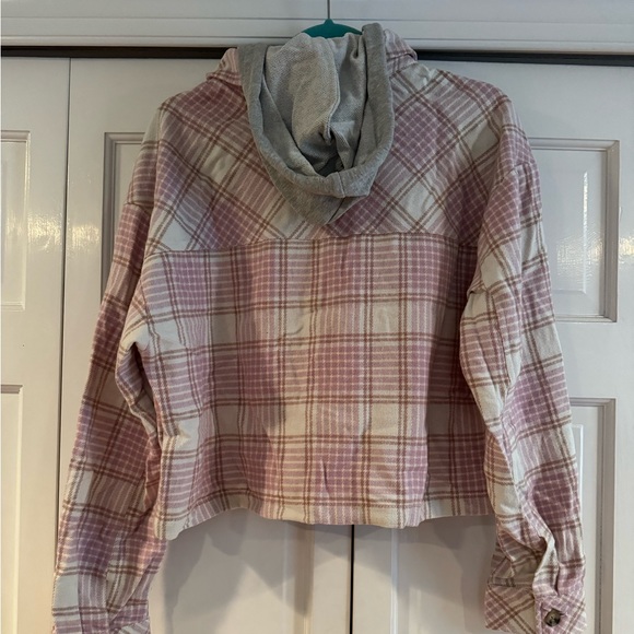 NWT Plaid Flannel Hooded Cropped Shacket - Picture 2 of 4